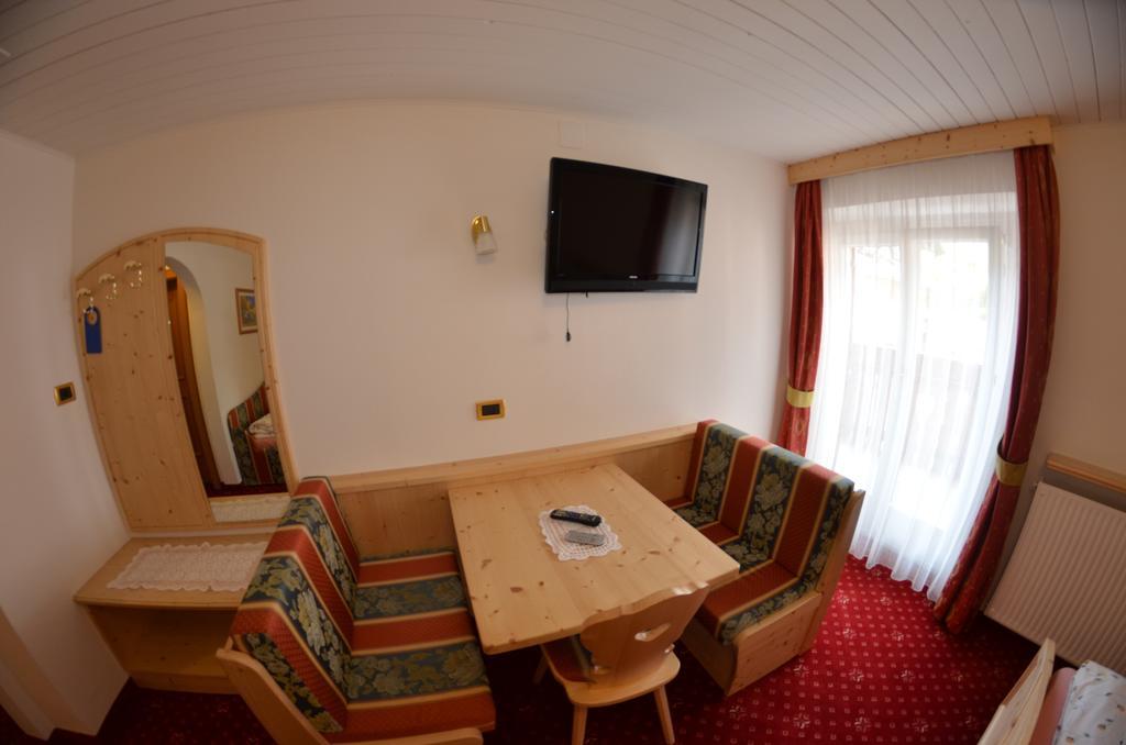 Bed and Breakfast Garni Ossi Santa Cristina Val Gardena Camera foto