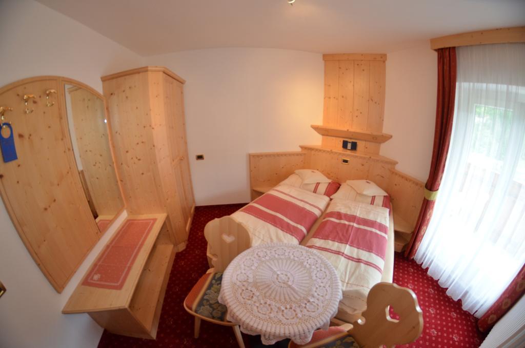 Bed and Breakfast Garni Ossi Santa Cristina Val Gardena Camera foto