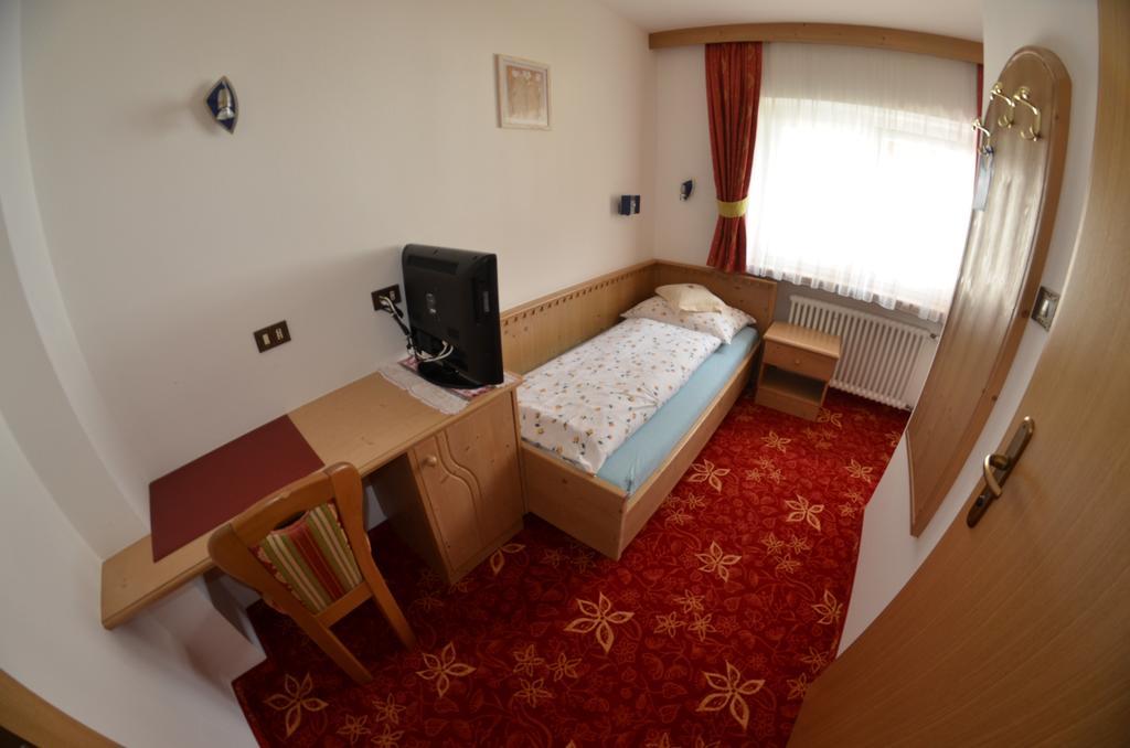 Bed and Breakfast Garni Ossi Santa Cristina Val Gardena Camera foto