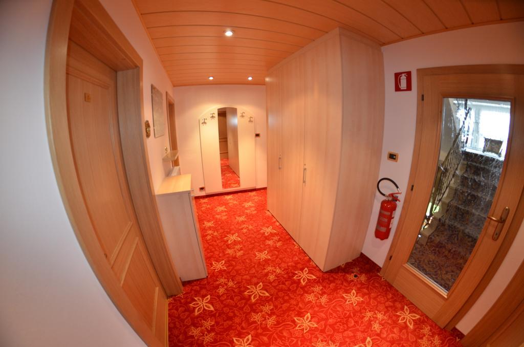 Bed and Breakfast Garni Ossi Santa Cristina Val Gardena Esterno foto